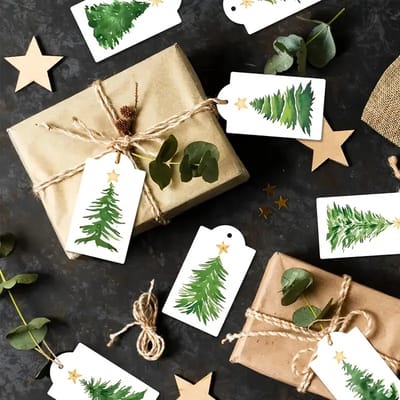 Karton Label Kaartje Kerst met Boom / Kerstboom inclusief touw - Merry Christmas to you - Happy Holidays - Kartonnen Kerstlabels | Cadeau label - Kaart - Labels - Kraftpapier - Memokaart | Cadeau - Gift Tag - Leuk verpakt | Geschenk | DH collection