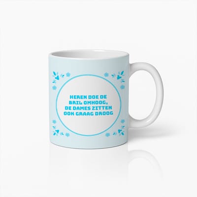 Grappige Badkamer Quote Mok 330ml – “Heren Doe de Bril Omhoog, de Dames Zitten Ook Graag Droog” – Humoristische Nederlandse Beker Cadeau