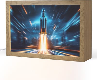 Nachtlampje 30x20 cm - Kinder lampje - Raket - Ruimte - Blauw - Licht - Tafellamp kinderkamer - Slaapkamer lamp - Bedlamp kinderen - Kinderlampje stopcontact - Wandlamp babykamer - Nachtlampjes