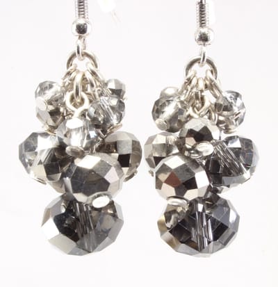 Oorbellen hangers trosje facet parels zwart/zilver