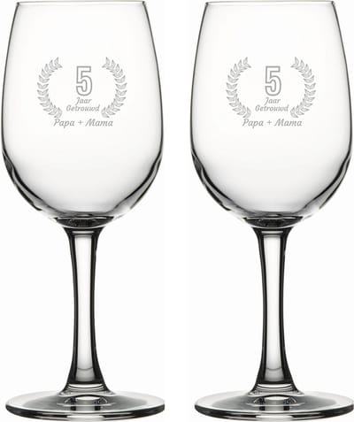 Gegraveerde set witte wijnglazen 26cl Papa + Mama 5 jaar getrouwd