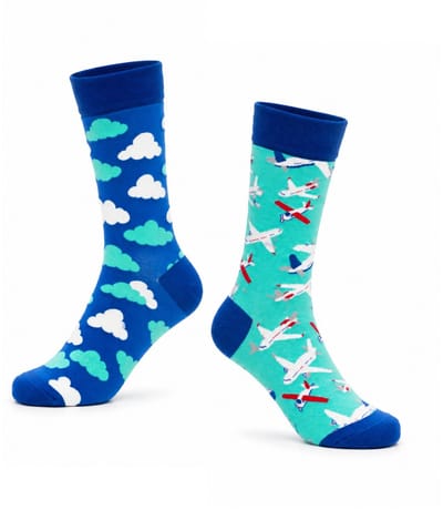 Sokken met Vliegtuigen en Wolken - 1 paar verschillende Sokken - maat 38-43 - Leuk voor Reisliefhebber, Piloot, Stewardess etc.