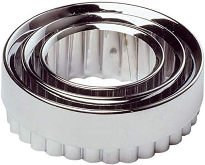 Famanu - Set van 3 Uitsteekvormen: Koekjessnijders, Scones, Taarten, Mini-Quiches en Deeg, voor Thuisbakken, Taartdecoratie, Fondant, Gegolfde RVS Cirkels