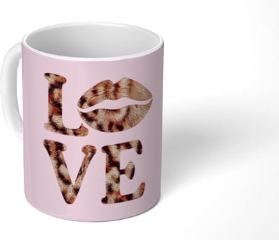 Mok - Koffiemok - Tekst - Love - Pantervacht - Lichtroze - Mokken - 350 ML - Beker - Koffiemokken - Theemok - Mok met Tekst
