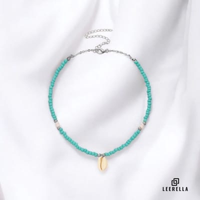 Leerella Boho Schelp Charme Blauwe Zilverkleur Kralen Ketting – Stijlvolle Choker met Schelp Hangertje – 37 cm