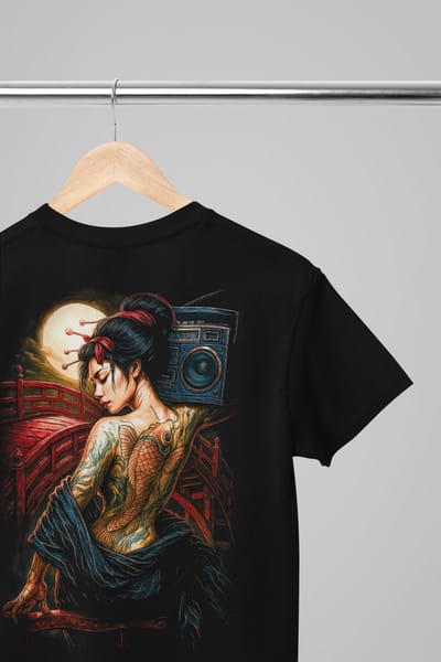 Oversized shirt - Estampa geisha - Wurban Wear | Draak | Anime streetwear | Asian streetwear | Streetwear | Geisha | Techno outfit | Fantasy shirt | Gym shirt | y2k | Tattoo | Urban | Grote maten | Japanese mythology | Samurai | Zwart