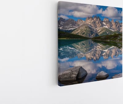 Saammp Canvas Schilderij - Tussen de bergen - Landschap - Bloemen - Natuur - 20x20 - Foto op canvas - Wanddecoratie - Muurdecoratie Woonkamer - Slaapkamer decoratie - Canvas Print