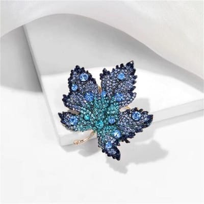 Broches en forme de feuille d'érable à strass pour femmes et filles, tendance, pour fête de mariage, anniversaire, manteau bleu