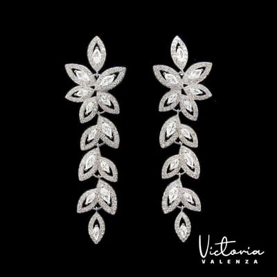 Victoria Valenza Fiore Luxe Oorbellen Dames Messing Oorringen - Witte Steen - Kleur Zilver - 1 Paar