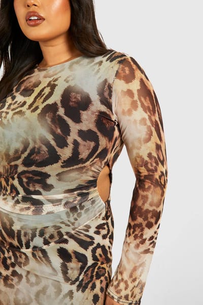 boohoo Dames Plus Cut Out Long Sleeve Ruched Leopard Mesh Midaxi Jurk | Brown | Maat: 26