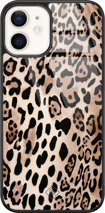Casimoda® hoesje - Geschikt voor iPhone 12 - Luipaard print bruin - Luxe Hard Case Zwart - Backcover telefoonhoesje - Bruin/beige