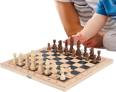 Houten Schaakspel - Reis Schaken - Strategisch Spel - Opvouwbaar Bord - 34 x 34 cm - Niet gespecificeerd