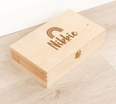 Houten kistje 'Nikkie' Regenboog - Tekenkist - Herinneringsdoos - Kraamcadeau - Knutseldoos - Memorybox - Baby - Geboorte