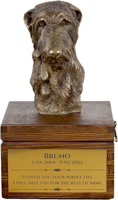 Urn hond voor hondenas met beeldje van Schotse Deerhound