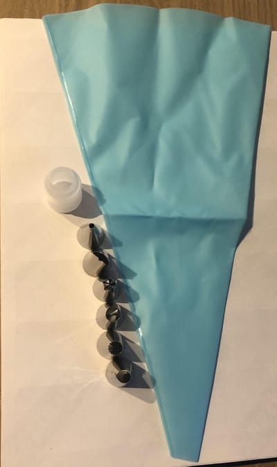 Slagroomspuit met 6 Spuitmondjes - Herbruikbaar - Garneerspuit - Decoratie - Taart - Gebak - Cupcake - Cake - RVS - Slagroom Spuitzak - Blauw