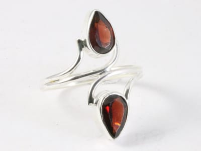 Fijne zilveren ring met granaat - maat 16.5
