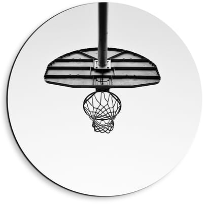 Dibond Wandcirkel - Onderkant Basketbalbasket (zwart/wit) - 40x40cm Foto op Aluminium Wandcirkel (met ophangsysteem)
