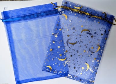 Organza zakjes - Mooi - 13x 18 cm - 12 stuks – Prachtig – Delicaat – Snoep – Sieraden – Kleine cadeautjes – Decoratie – Feesten – Geschenkjes – BLAUW & STERREN - R 13X18