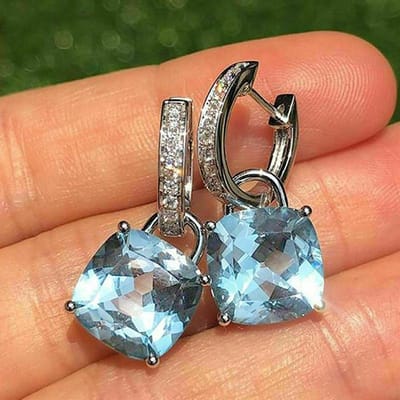 Huitan Nieuwe Aankomst Hangende Oorbellen Vrouwen Kussen Geslepen Blauwe Zirkonia Hanger Eenvoudige Stijlvolle Meisjes Oorbellen Statement Sieraden gray