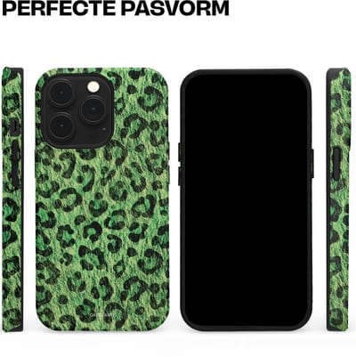 Casetastic hoesje geschikt voor Apple iPhone 13 Pro - MagSafe - Dubbellaagse bescherming - Groene Panterprint - Fashion Case - Donkergroen Zwart