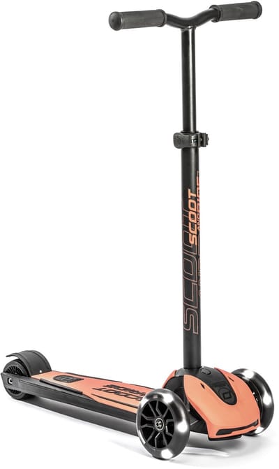 Scoot & Ride Highwaykick 5 LED - Kinderstep - LED voorwielen, 3 wielen, antislip deck & voetrem - verstelbaar stuur 60-90 cm, afneembare stuurstang - 5+ jaar, max 80 kg, Peach