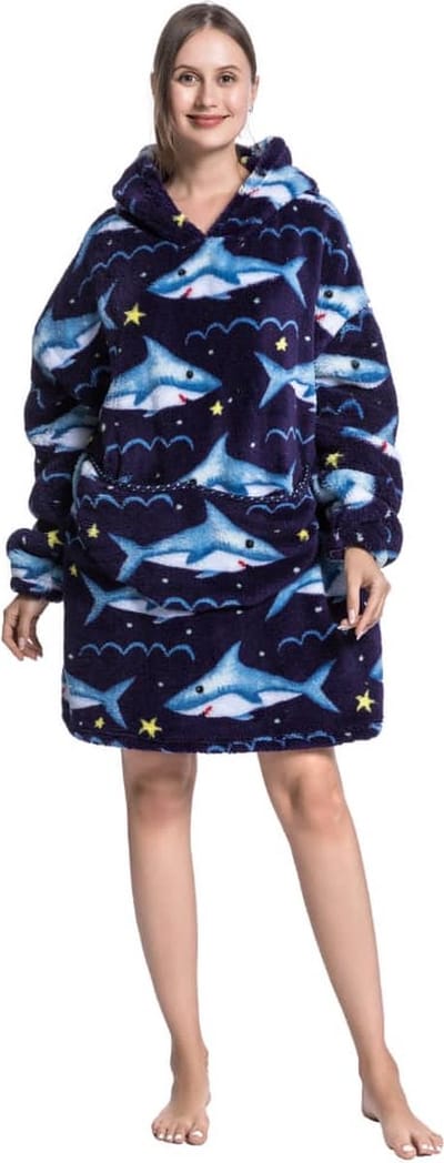 Badrock Hoodie deken - Haai fleece deken met mouwen en capuchon – fleece hoodie – fleece kleed met capuchon en mouwen – maat XS t/m XL – TV plaid met mouwen - 90 cm - chillen – relax outfit - zwart