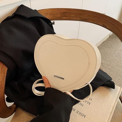 Sac à bandoulière tendance, design de niche simple, sac pour femme, nouveau style d'été, sac tendance en forme de cœur white