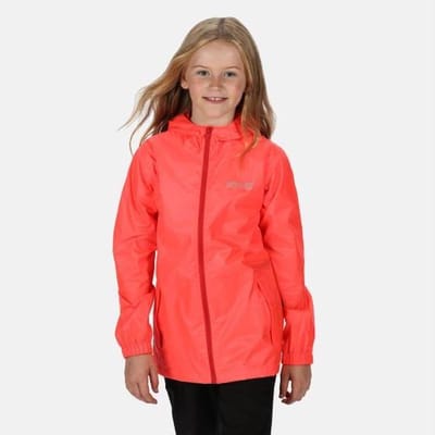 Pack It lichtgewichte, waterdichte, handig te verpakken wandeljas van Regatta met capuchon voor kinderen, opvouwbare Regenjas, vurig koraaloranje