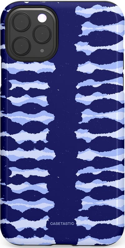 Casetastic Hoesje Geschikt voor Apple iPhone 11 Pro Max - Stijlvolle Beschermende Duo-layer Case - Golven in blauw