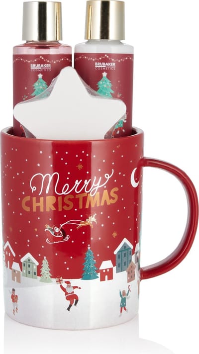 BRUBAKER Cosmetics Bad- en Doucheset Winterbessen Geur - Cadeautip - Kerstpakket - Kerstcadeau -4-Delig Geschenk in een Grote Kerstbeker - Kerstmis Set voor Vrouwen en Mannen