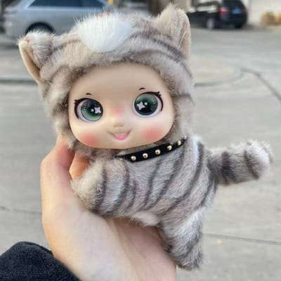 Nouvelle Mignonne Poupée en Vinyle Chat Doux Peluche Chat Kawaii Décoration Maison pour Amis Cadeaux d'Anniversaire Compagnon pour Adultes Peluche