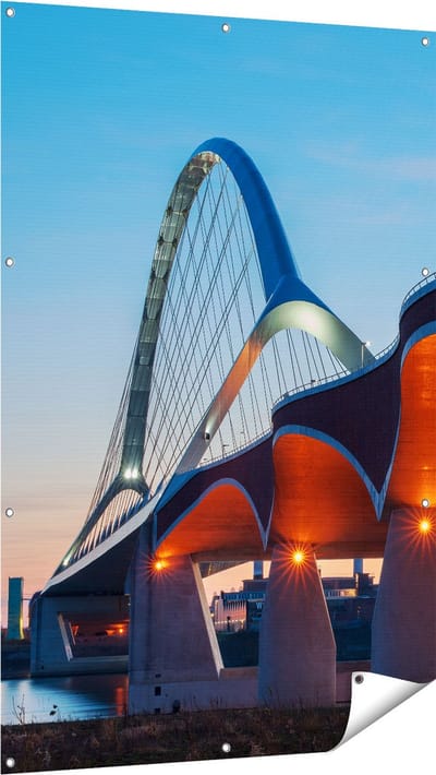 Gards Tuinposter Oversteek Brug in Nijmegen - 100x150 cm - Tuindoek - Tuindecoratie - Wanddecoratie buiten - Tuinschilderij