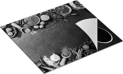 Chefcare Inductie Beschermer Verschillende Kruiden op een Zwarte Tafel - Zwart Wit - 60x50 cm - Afdekplaat Inductie - Kookplaat Beschermer - Inductie Mat