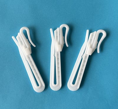Gordijn haakjes verstelbare plastic inschuif gordijnhaak 7 cm 30 stuks