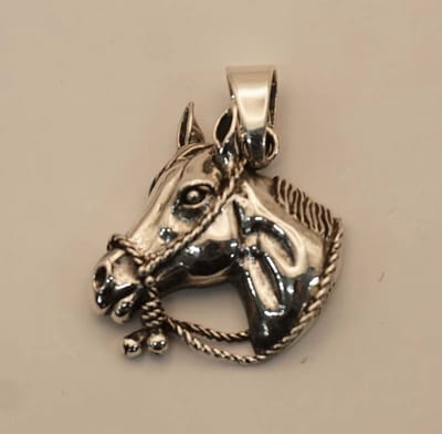 Sterling zilveren hanger paardenhoofd met teugels- 925 zilver hangertje van een paardenhoofd- zilveren hanger paard - pendant horse silver - leuke paarden hangers - hanger van 925 zilver paarden liefhebbers - cadeau tip