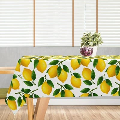 Fabriquée en polyester de première qualité, cette nappe présente un tissage jacquard fin, des broderies florales et des découpes ajourées.. Il est résistant à la chaleur et à la poussière. 100x160cm