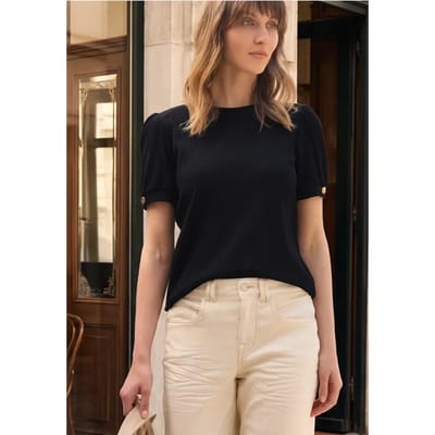 Shirt met ronde hals en knoopdetail