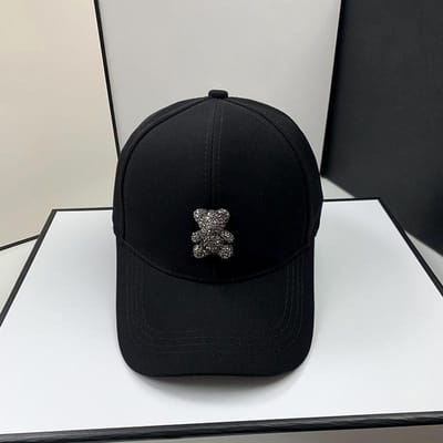 Een Nieuwe Modieuze Zomerzon Hoed voor Dames  Een Lente en Herfst Strass Beer Baseballpet  en Een Gezicht Tonende Kleine Baseballpet Adjustable black