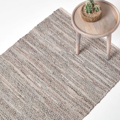 Homescapes Grijs handgeweven leren vloerkleed met ruitpatroon 90 x 150 cm