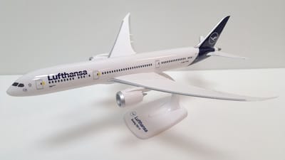 Schaalmodel vliegtuig Lufthansa Boeing 787-9 schaal 1:200 lengte 31,5cm