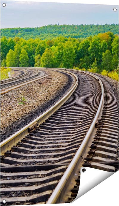 Gards Tuinposter Rails Spoorwegen in een Bocht - 60x90 cm - Tuindoek - Tuindecoratie - Wanddecoratie buiten - Tuinschilderij