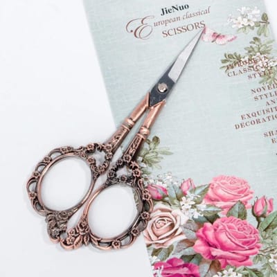 Klassieke vintage stijl schaar voor nagelkunst, naaigaren, stof en knutselen thuis