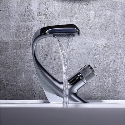 Moderne watervalkraan Luxe wastafelkraan Badkamerkraan Dekinstallatie Spoelbakkraan en koudwaterkraan zilver