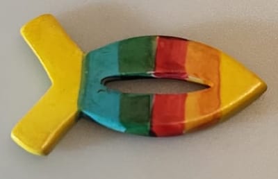 Nog meer sfeer in uw woonomgeving met deze prachtig handgemaakte regenboog vis! Een bijzondere vis gemaakt van speksteen, een zachte natuursteen. Vind een gezellig plekje in je huis, serre/tuinkamer of in de werkkamer. Voor uzelf of Bestel Een Cadeau