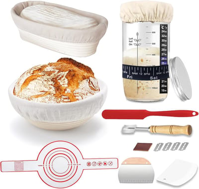 KZQ De zuurdesemstarterkit is een hulpmiddel voor het bakken van zuurdesembrood. De kit bevat 700 ml zuurdesemstarter, ronde en ovale fermentatiemandjes van 23 cm en 25 cm, een siliconen bakmat en een complete set bakaccessoires.