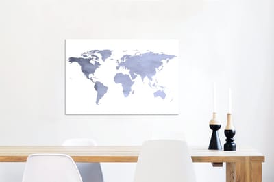 Aluminium schilderij 90x60 cm - Wanddecoratie metaal - Wereldkaart - Blauw - Grijs - Metalen muurdecoratie woonkamer - Decoratie industrieel - Foto op dibond - Industriële accessoires slaapkamer