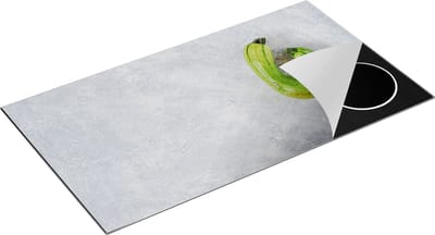 Chefcare Inductie Beschermer Twee Courgettes op Grijze Marmer - Groente - 95x50 cm - Afdekplaat Inductie - Kookplaat Beschermer - Inductie Mat