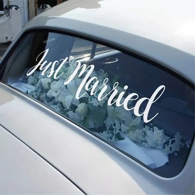 Muursticker Just Married - Getrouwd - Bruiloft - Huwelijk - Muur Sticker / Raamsticker – Handgeschilderd | Decor - Poster | Verwijderbaar – Zelfklevend plakfolie | DH Collection