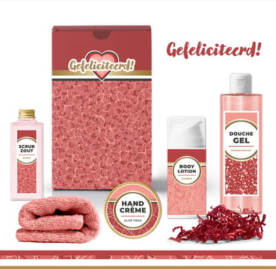 Geschenkset "Gefeliciteerd" - 5 producten - 610 gram - Triomf Cosmetica | Giftset voor haar Luxe wellness cadeaubox Cadeau vrouw Set Gefeliciteerd Geschenk jarige Cadeaupakket moeder Oma Vriendin Zus Verjaardagscadeau Geslaagd Roze