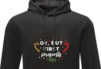 Unisex Kerst Hoodie - 'OK But First Presents' - De Must-Have voor de Feestdagen -Smal